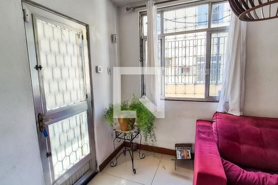 Sala de casa à venda com 4 quartos, 226m² em Penha, Rio de Janeiro