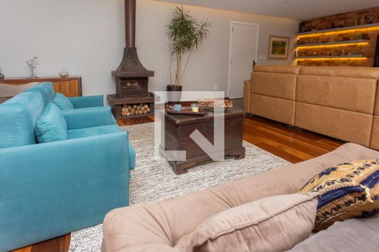 Sala de casa à venda com 3 quartos, 500m² em Interlagos, São Paulo