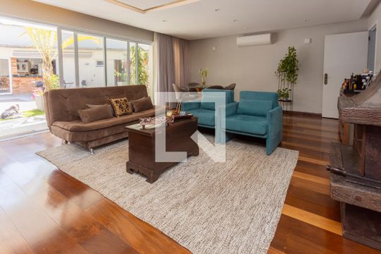 Sala de casa à venda com 3 quartos, 500m² em Interlagos, São Paulo
