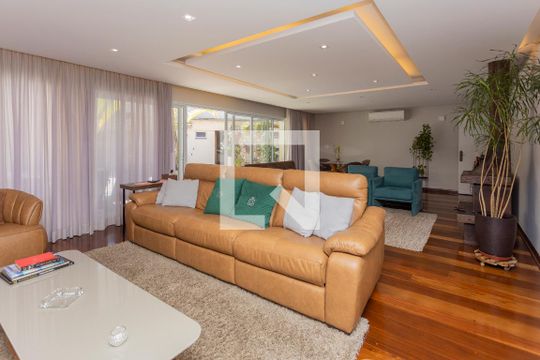 Sala de casa à venda com 3 quartos, 500m² em Interlagos, São Paulo