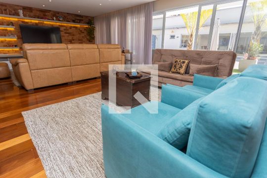 Sala de casa à venda com 3 quartos, 500m² em Interlagos, São Paulo