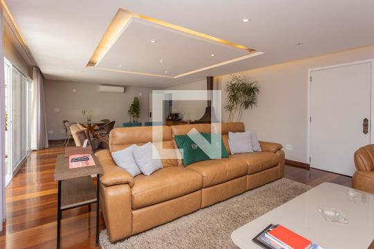 Sala de casa à venda com 3 quartos, 500m² em Interlagos, São Paulo