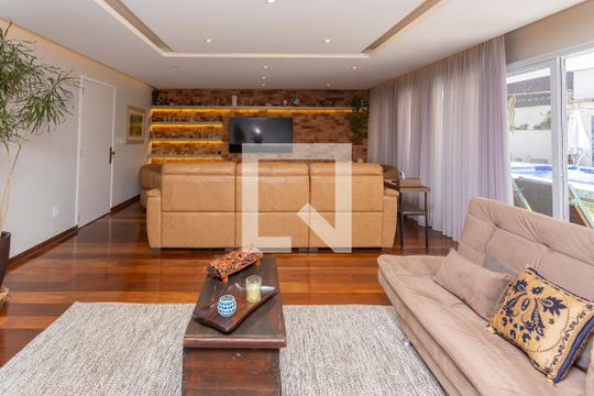 Sala de casa à venda com 3 quartos, 500m² em Interlagos, São Paulo