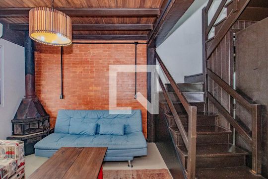 Sala de casa de condomínio para alugar com 2 quartos, 110m² em Humaitá, Porto Alegre