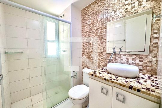 Banheiro 1 de apartamento à venda com 3 quartos, 63m² em Ponte Grande, Guarulhos