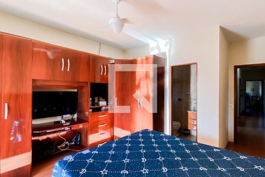 Suite de casa à venda com 3 quartos, 200m² em Vila Ré, São Paulo