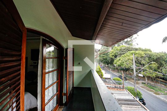 Casa para alugar com 3 quartos, 235m² em Sítio da Figueira, São Paulo
