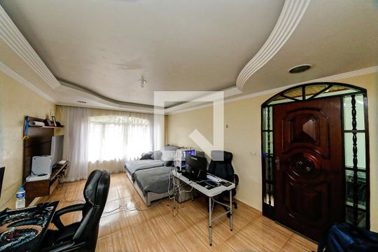 Casa para alugar com 3 quartos, 235m² em Sítio da Figueira, São Paulo
