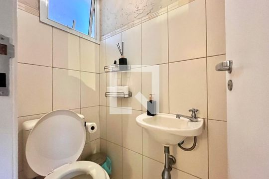 Lavabo de apartamento para alugar com 1 quarto, 40m² em Mirandópolis, São Paulo