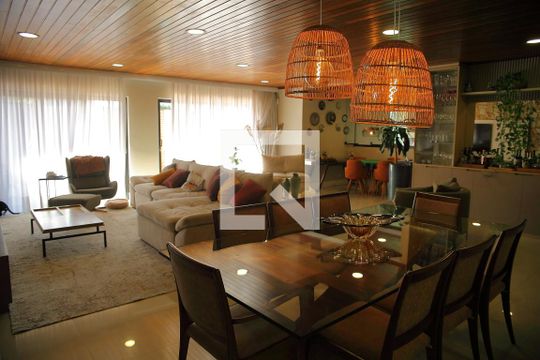 Casa à venda com 6 quartos, 460m² em Jardim do Mar, São Bernardo do Campo