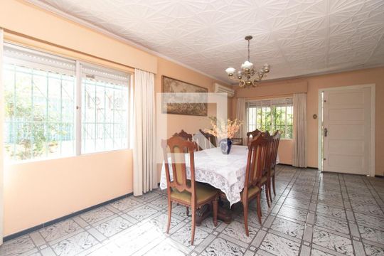 Casa para alugar com 4 quartos, 249m² em Rio Branco, Porto Alegre