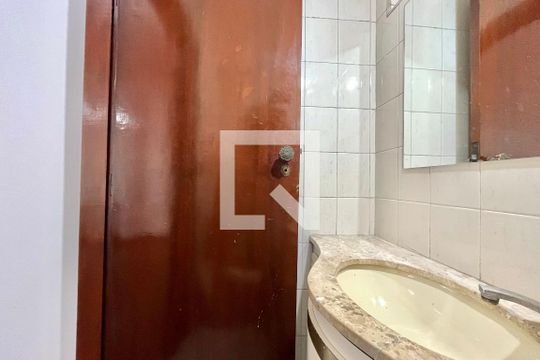 Lavabo de casa para alugar com 4 quartos, 210m² em Vila da Saúde, São Paulo