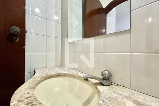 Lavabo de casa para alugar com 4 quartos, 210m² em Vila da Saúde, São Paulo