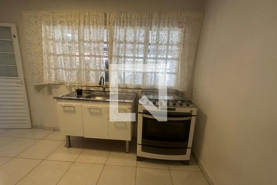 Cozinha de casa para alugar com 1 quarto, 36m² em Parque Viana, Barueri