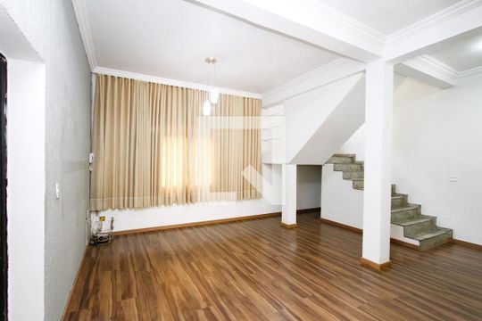 Casa para alugar com 2 quartos, 214m² em Camargos, Belo Horizonte