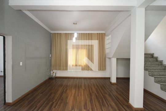 Sala de casa para alugar com 2 quartos, 214m² em Camargos, Belo Horizonte