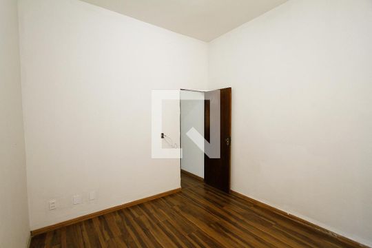 Quarto 1 de casa para alugar com 2 quartos, 214m² em Camargos, Belo Horizonte