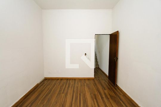 Quarto 1 de casa para alugar com 2 quartos, 214m² em Camargos, Belo Horizonte