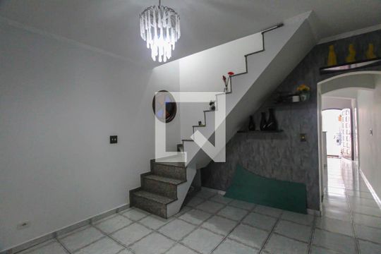 Casa para alugar com 4 quartos, 218m² em Jardim Nove de Julho, São Paulo