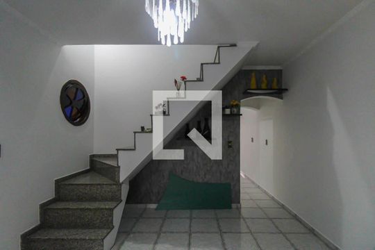 Casa para alugar com 4 quartos, 218m² em Jardim Nove de Julho, São Paulo