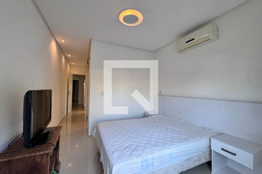 Casa de Condomínio à venda com 4 quartos, 290m² em Vargem Grande, Rio de Janeiro