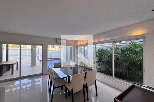 Sala de casa de condomínio à venda com 4 quartos, 290m² em Vargem Grande, Rio de Janeiro