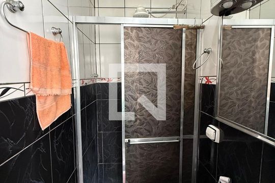 Banheiro de apartamento para alugar com 1 quarto, 62m² em República, São Paulo