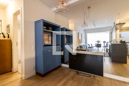 Sala de apartamento para alugar com 2 quartos, 68m² em Vila Olímpia, São Paulo