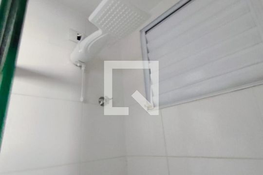 Banheiro de apartamento para alugar com 2 quartos, 50m² em Chácaras São Pedro, Aparecida de Goiânia