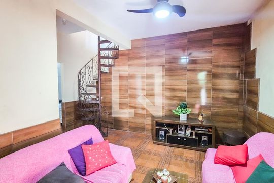 Sala de casa para alugar com 2 quartos, 200m² em Vigário Geral, Rio de Janeiro