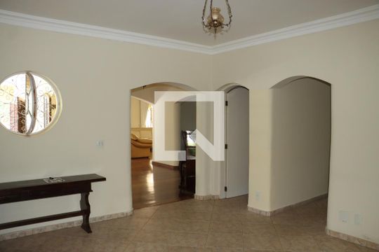 Casa de Condomínio para alugar com 7 quartos, 591m² em Chácaras Eliana, Cotia