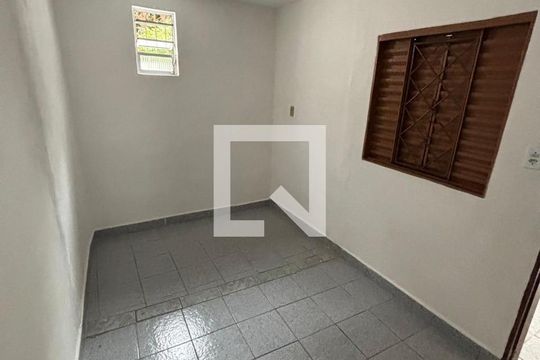 Quarto de casa à venda com 2 quartos, 80m² em Parque Santa Madalena, São Paulo