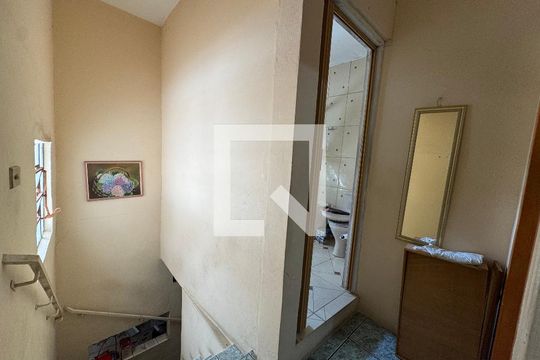 Corredor de casa à venda com 3 quartos, 150m² em Cipava, Osasco
