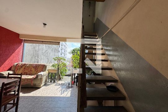 Quintal de casa à venda com 3 quartos, 150m² em Cipava, Osasco