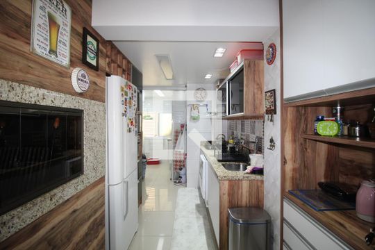 Cozinha de apartamento à venda com 3 quartos, 112m² em Passo D’areia, Porto Alegre