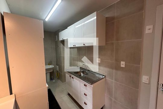Cozinha de apartamento à venda com 2 quartos, 52m² em Jardim São Luís, São Paulo