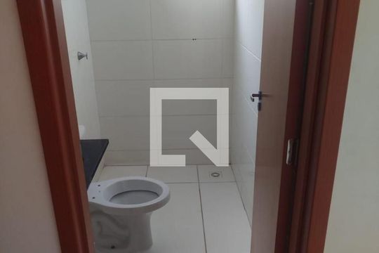 Banheiro 2 de apartamento para alugar com 2 quartos, 59m² em Jardim Europa, Uberlândia