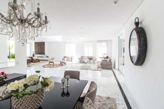 Sala  de casa de condomínio à venda com 5 quartos, 462m² em Colinas da Anhanguera, Santana de Parnaíba