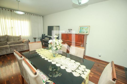 Casa à venda com 3 quartos, 172m² em Vila Aquilino, Santo André