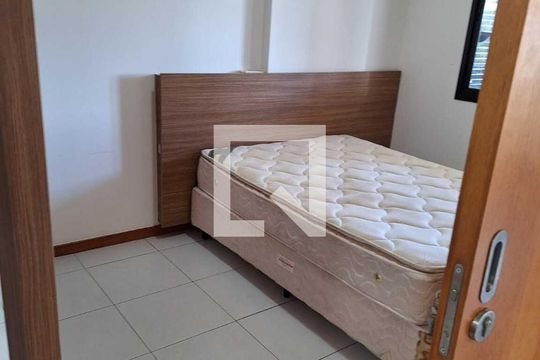 Quarto de apartamento para alugar com 1 quarto, 51m² em Caminho das Árvores, Salvador