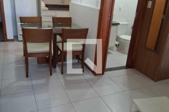 Sala de apartamento para alugar com 1 quarto, 51m² em Caminho das Árvores, Salvador