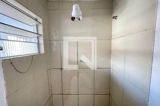 Banheiro de casa para alugar com 1 quarto, 30m² em Jaguaré, São Paulo