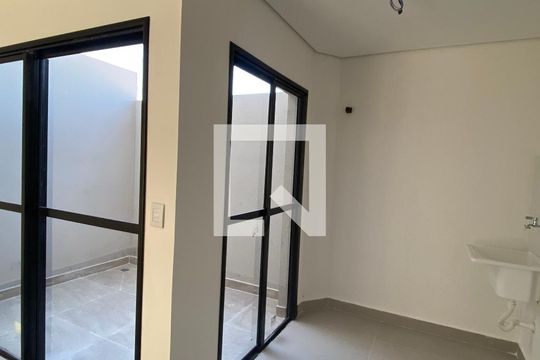 Sala - Cozinha de casa de condomínio à venda com 2 quartos, 70m² em Jardim das Flores, Osasco
