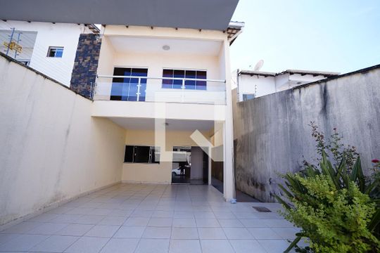 Casa à venda com 4 quartos, 290m² em Jardim América, Goiânia