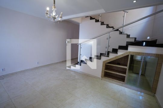 Casa à venda com 4 quartos, 290m² em Jardim América, Goiânia