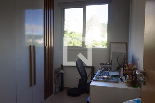 Quarto de apartamento à venda com 2 quartos, 62m² em Grajaú, Rio de Janeiro