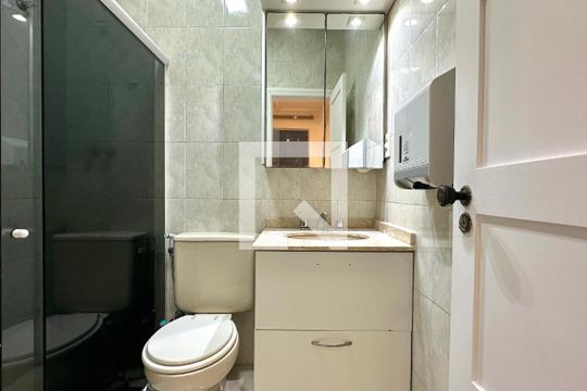 Banheiro social de apartamento à venda com 4 quartos, 188m² em Ipanema, Rio de Janeiro