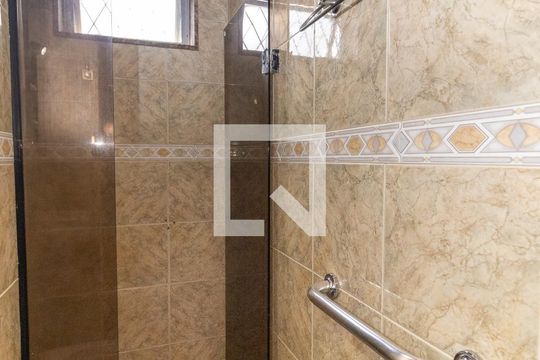 Banheiro de apartamento para alugar com 2 quartos, 43m² em Realengo, Rio de Janeiro