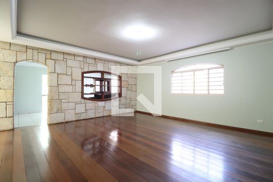Sala 1 de casa para alugar com 4 quartos, 330m² em Marta Helena, Uberlândia