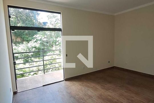 Sala de casa de condomínio para alugar com 4 quartos, 230m² em Rio Tavares Central, Florianópolis